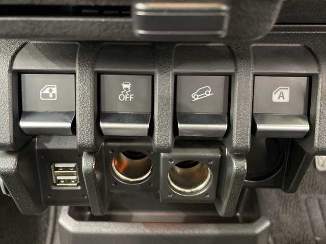 スズキ ジムニー XG 栃木県 2022(令4)年 1.2万km ジャングルグリーン ターボ/パートタイム4WD/純正8インチナビ(CN-RZ875)/(フルセグTV・Bluetooth・CD・DVD・SD・USB)/前方ドライブレコーダー/ETC/ダウンヒルアシストコントロール/ハロゲンヘッドランプ/オートライト/フロントフォグランプ(黄色)/リモコンキー/スペアキー/背面タイヤ/純正フロアマット/フルフラットシート