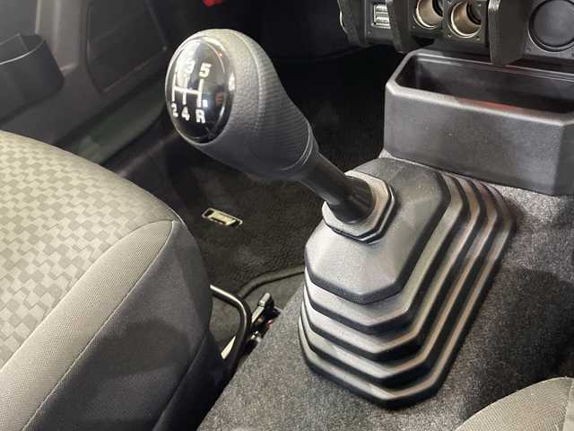 スズキ ジムニー XG 栃木県 2022(令4)年 1.2万km ジャングルグリーン ターボ/パートタイム4WD/純正8インチナビ(CN-RZ875)/(フルセグTV・Bluetooth・CD・DVD・SD・USB)/前方ドライブレコーダー/ETC/ダウンヒルアシストコントロール/ハロゲンヘッドランプ/オートライト/フロントフォグランプ(黄色)/リモコンキー/スペアキー/背面タイヤ/純正フロアマット/フルフラットシート