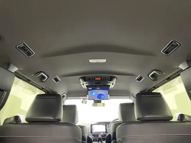 トヨタ ヴォクシー ZS 煌Ⅲ 岡山県 2021(令3)年 4.4万km ブラック アルパイン11インチナビ/(Bluetooth/CD/DVD/フルセグTV/USB/HDMI)/型番:EX11Z/社外12.8インチフリップダウンモニター(RXH12X-L)/ユピテルレーダー(GWR８３ｓｄ)/シートバックテーブル/両側電動スライド/ビルトインETC/LEDヘッドライト/クルーズコントロール/バックカメラ/社外ドライブレコーダー(前後)/コーナーセンサー(前後)/オートハイビーム/プッシュスタート/スマートキー(1本)/アイドリングストップ/レーンキープアシスト/社外フロアマット/純正アルミホイール/オートライト/フォグランプ/新車保証書/取扱説明書/スペアキー×１