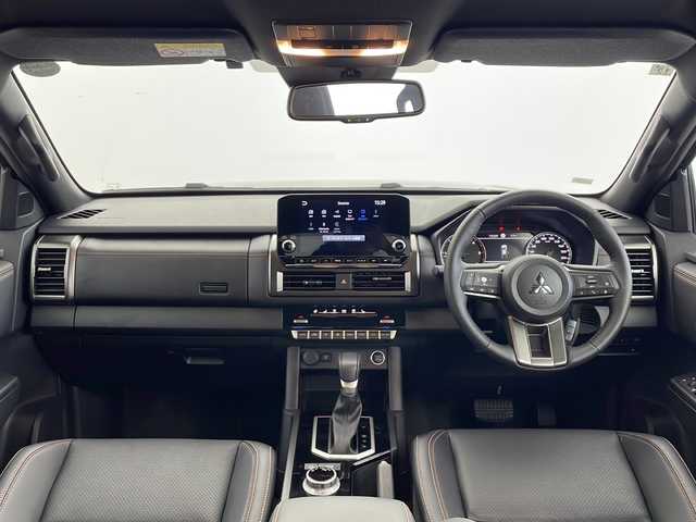 三菱 トライトン GSR 愛知県 2024(令6)年 0.3万km ダイヤモンドブラックマイカ メーカーオプション9インチナビ/音声認識・BT・AppleCarPlay・AndroidAuto・フルセグTV・USB・FM・AM/マルチアラウンドビューモニター/スーパーエレクトロ4WD-II/レーダークルーズ コントロール/ETC/衝突被害軽減システム/本革合皮コンビレザーシート/運転席パワーシート/前席シートヒーター/本革巻ステアリング/ステアリングヒーター/ブラインドスポットモニター/ヒルディセントコントロール/アクティブスタビリティ&トラクションコントロール/アクティブLSD（ブレーキ制御タイプ）/トレーラースタビリティアシスト/アクティブヨーコントロール/リヤデフロック/ヒルスタートアシスト/標識認識システム/LEDオートライト/オートハイビーム/オートワイパー/車線逸脱防止支援機能/後席サーキュレーター/自動防眩ルームミラー/フロントフォグランプ/荷台ベッドライナー/電動格納式ヒーテッドドアミラー/純正18インチアルミホイール