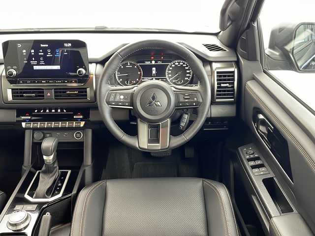 三菱 トライトン GSR 愛知県 2024(令6)年 0.3万km ダイヤモンドブラックマイカ メーカーオプション9インチナビ/音声認識・BT・AppleCarPlay・AndroidAuto・フルセグTV・USB・FM・AM/マルチアラウンドビューモニター/スーパーエレクトロ4WD-II/レーダークルーズ コントロール/ETC/衝突被害軽減システム/本革合皮コンビレザーシート/運転席パワーシート/前席シートヒーター/本革巻ステアリング/ステアリングヒーター/ブラインドスポットモニター/ヒルディセントコントロール/アクティブスタビリティ&トラクションコントロール/アクティブLSD（ブレーキ制御タイプ）/トレーラースタビリティアシスト/アクティブヨーコントロール/リヤデフロック/ヒルスタートアシスト/標識認識システム/LEDオートライト/オートハイビーム/オートワイパー/車線逸脱防止支援機能/後席サーキュレーター/自動防眩ルームミラー/フロントフォグランプ/荷台ベッドライナー/電動格納式ヒーテッドドアミラー/純正18インチアルミホイール