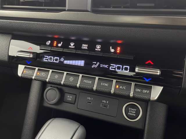 三菱 トライトン GSR 愛知県 2024(令6)年 0.3万km ダイヤモンドブラックマイカ メーカーオプション9インチナビ/音声認識・BT・AppleCarPlay・AndroidAuto・フルセグTV・USB・FM・AM/マルチアラウンドビューモニター/スーパーエレクトロ4WD-II/レーダークルーズ コントロール/ETC/衝突被害軽減システム/本革合皮コンビレザーシート/運転席パワーシート/前席シートヒーター/本革巻ステアリング/ステアリングヒーター/ブラインドスポットモニター/ヒルディセントコントロール/アクティブスタビリティ&トラクションコントロール/アクティブLSD（ブレーキ制御タイプ）/トレーラースタビリティアシスト/アクティブヨーコントロール/リヤデフロック/ヒルスタートアシスト/標識認識システム/LEDオートライト/オートハイビーム/オートワイパー/車線逸脱防止支援機能/後席サーキュレーター/自動防眩ルームミラー/フロントフォグランプ/荷台ベッドライナー/電動格納式ヒーテッドドアミラー/純正18インチアルミホイール