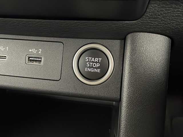 三菱 トライトン GSR 愛知県 2024(令6)年 0.3万km ダイヤモンドブラックマイカ メーカーオプション9インチナビ/音声認識・BT・AppleCarPlay・AndroidAuto・フルセグTV・USB・FM・AM/マルチアラウンドビューモニター/スーパーエレクトロ4WD-II/レーダークルーズ コントロール/ETC/衝突被害軽減システム/本革合皮コンビレザーシート/運転席パワーシート/前席シートヒーター/本革巻ステアリング/ステアリングヒーター/ブラインドスポットモニター/ヒルディセントコントロール/アクティブスタビリティ&トラクションコントロール/アクティブLSD（ブレーキ制御タイプ）/トレーラースタビリティアシスト/アクティブヨーコントロール/リヤデフロック/ヒルスタートアシスト/標識認識システム/LEDオートライト/オートハイビーム/オートワイパー/車線逸脱防止支援機能/後席サーキュレーター/自動防眩ルームミラー/フロントフォグランプ/荷台ベッドライナー/電動格納式ヒーテッドドアミラー/純正18インチアルミホイール