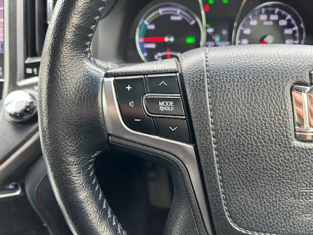 トヨタ クラウン ハイブリッド アスリートS 道東・釧路十勝 2013(平25)年 12.3万km プレシャスブラックパール 寒冷地仕様/純正ナビ/　　（DVD/CD/フルセグTV/Bluetooth）/バックカメラ/クルーズコントロール/前席パワーシート/前席シートヒーター/ハンドルヒーター/HIDヘッドライト/フォグライト/ミラーヒーター/ウィンカーミラー/電動格納ミラー/革巻きステアリング/ステアリングリモコン/横滑り防止装置/コーナーセンサー/ドライブレコーダー/電動チルト＆テレスコピックステアリング/純正ドアバイザー/純正フロアマット/ディーラー記録簿 H30/R2/4/6/スマートキー/エンジンプッシュスタート/スペアキー/取扱説明書/保証書/純正17インチアルミホイール/夏タイヤ積み込み /　　（215/55R17、5mm、純正AW）