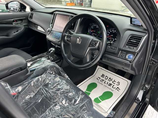 トヨタ クラウン ハイブリッド アスリートS 道東・釧路十勝 2013(平25)年 12.3万km プレシャスブラックパール 寒冷地仕様/純正ナビ/　　（DVD/CD/フルセグTV/Bluetooth）/バックカメラ/クルーズコントロール/前席パワーシート/前席シートヒーター/ハンドルヒーター/HIDヘッドライト/フォグライト/ミラーヒーター/ウィンカーミラー/電動格納ミラー/革巻きステアリング/ステアリングリモコン/横滑り防止装置/コーナーセンサー/ドライブレコーダー/電動チルト＆テレスコピックステアリング/純正ドアバイザー/純正フロアマット/ディーラー記録簿 H30/R2/4/6/スマートキー/エンジンプッシュスタート/スペアキー/取扱説明書/保証書/純正17インチアルミホイール/夏タイヤ積み込み /　　（215/55R17、5mm、純正AW）