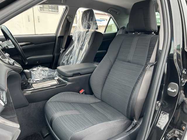 トヨタ クラウン ハイブリッド アスリートS 道東・釧路十勝 2013(平25)年 12.3万km プレシャスブラックパール 寒冷地仕様/純正ナビ/　　（DVD/CD/フルセグTV/Bluetooth）/バックカメラ/クルーズコントロール/前席パワーシート/前席シートヒーター/ハンドルヒーター/HIDヘッドライト/フォグライト/ミラーヒーター/ウィンカーミラー/電動格納ミラー/革巻きステアリング/ステアリングリモコン/横滑り防止装置/コーナーセンサー/ドライブレコーダー/電動チルト＆テレスコピックステアリング/純正ドアバイザー/純正フロアマット/ディーラー記録簿 H30/R2/4/6/スマートキー/エンジンプッシュスタート/スペアキー/取扱説明書/保証書/純正17インチアルミホイール/夏タイヤ積み込み /　　（215/55R17、5mm、純正AW）