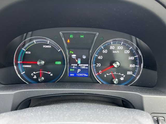 トヨタ クラウン ハイブリッド アスリートS 道東・釧路十勝 2013(平25)年 12.3万km プレシャスブラックパール 寒冷地仕様/純正ナビ/　　（DVD/CD/フルセグTV/Bluetooth）/バックカメラ/クルーズコントロール/前席パワーシート/前席シートヒーター/ハンドルヒーター/HIDヘッドライト/フォグライト/ミラーヒーター/ウィンカーミラー/電動格納ミラー/革巻きステアリング/ステアリングリモコン/横滑り防止装置/コーナーセンサー/ドライブレコーダー/電動チルト＆テレスコピックステアリング/純正ドアバイザー/純正フロアマット/ディーラー記録簿 H30/R2/4/6/スマートキー/エンジンプッシュスタート/スペアキー/取扱説明書/保証書/純正17インチアルミホイール/夏タイヤ積み込み /　　（215/55R17、5mm、純正AW）