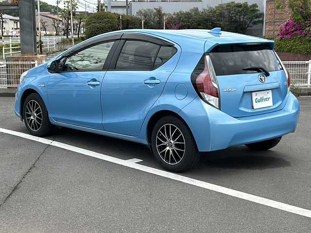 トヨタ アクア G 岡山県 2015(平27)年 16.3万km クールソーダメタリック 純正ナビＮＳＣＰ－Ｗ６４　ＢＴ／ＣＤ／フルセグ　バックカメラ　シートヒーター　クルコン　セルスター製レーダーＡＲ－１２１ＲＡ　ドラレコ　ＥＴＣ　ＡＡＣ　ＬＥＤ　スマートキー　純正フロアマット　社外ＡＷ