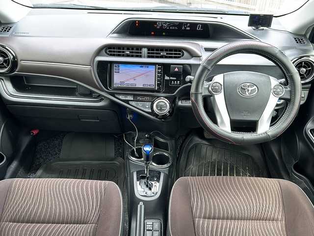 トヨタ アクア G 岡山県 2015(平27)年 16.3万km クールソーダメタリック 純正ナビＮＳＣＰ－Ｗ６４　ＢＴ／ＣＤ／フルセグ　バックカメラ　シートヒーター　クルコン　セルスター製レーダーＡＲ－１２１ＲＡ　ドラレコ　ＥＴＣ　ＡＡＣ　ＬＥＤ　スマートキー　純正フロアマット　社外ＡＷ