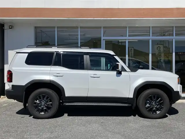 トヨタ ランドクルーザー ２５０ VX 山口県 2025(令7)年 0.5万km プラチナホワイトパールマイカ 純正ディスプレイナビ＆/パノラミックビューカメラ/＆フルセグTV/サンルーフ/黒レザーシート/純正LEDヘッドライト/純正フォグランプ/純正18インチアルミ/純正ルーフレール/オートライト/オートハイビーム/クルーズコントロール/パワーバックドア/ステリングヒーター/運転席パワーシート/フロントシートヒーター/＆シートベンチレーション