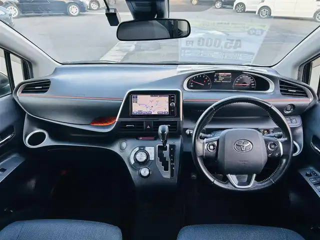 トヨタ シエンタ G 岡山県 2017(平29)年 13.2万km ブラックマイカ (株)IDOMが運営する【じしゃロン岡山店】の自社ローン専用車両です。こちらは現金またはオートローンご利用時の価格です。 自社ローンご希望の方は別途その旨お申し付け下さい/・プッシュスタート/・純正ナビ（TV、CD/DVD/BT）/・両側パワスラ/・ETC/・バックカメラ