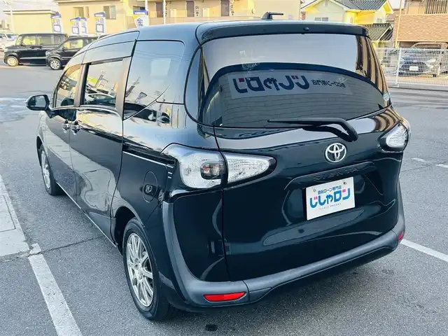 トヨタ シエンタ G 岡山県 2017(平29)年 13.2万km ブラックマイカ (株)IDOMが運営する【じしゃロン岡山店】の自社ローン専用車両です。こちらは現金またはオートローンご利用時の価格です。 自社ローンご希望の方は別途その旨お申し付け下さい/・プッシュスタート/・純正ナビ（TV、CD/DVD/BT）/・両側パワスラ/・ETC/・バックカメラ