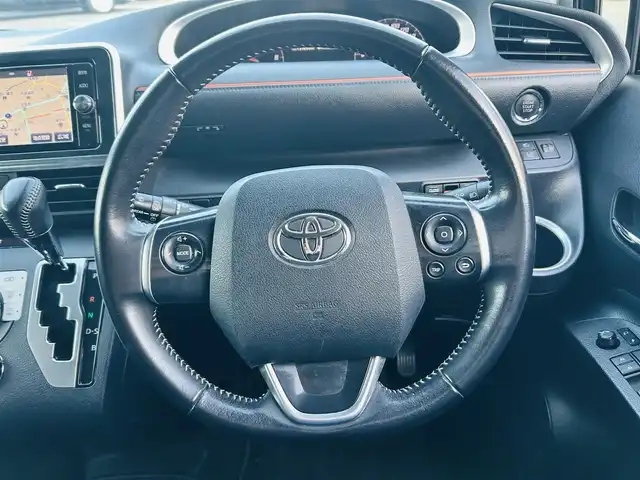 トヨタ シエンタ G 岡山県 2017(平29)年 13.2万km ブラックマイカ (株)IDOMが運営する【じしゃロン岡山店】の自社ローン専用車両です。こちらは現金またはオートローンご利用時の価格です。 自社ローンご希望の方は別途その旨お申し付け下さい/・プッシュスタート/・純正ナビ（TV、CD/DVD/BT）/・両側パワスラ/・ETC/・バックカメラ