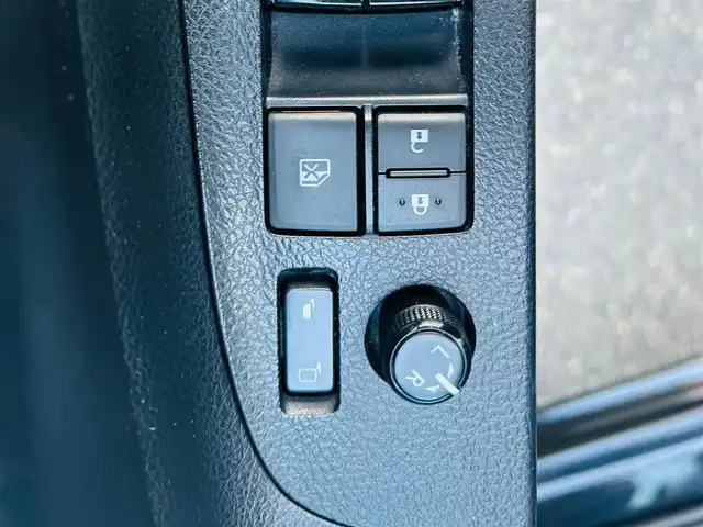 トヨタ シエンタ G 岡山県 2017(平29)年 13.2万km ブラックマイカ (株)IDOMが運営する【じしゃロン岡山店】の自社ローン専用車両です。こちらは現金またはオートローンご利用時の価格です。 自社ローンご希望の方は別途その旨お申し付け下さい/・プッシュスタート/・純正ナビ（TV、CD/DVD/BT）/・両側パワスラ/・ETC/・バックカメラ