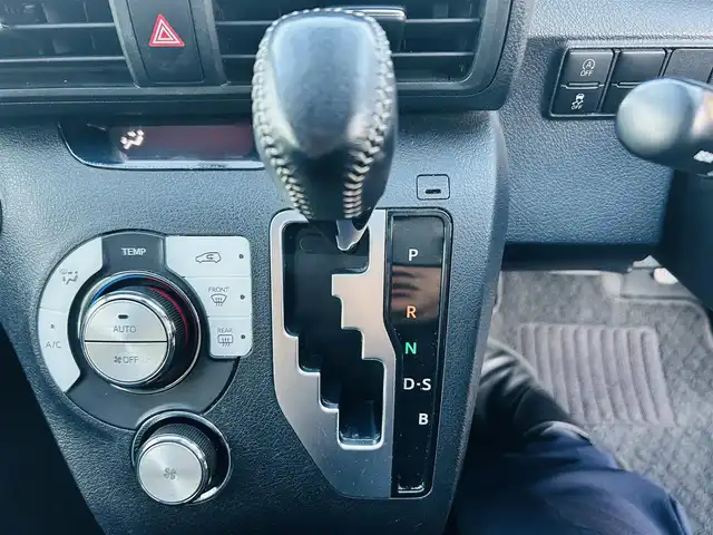 トヨタ シエンタ G 岡山県 2017(平29)年 13.2万km ブラックマイカ (株)IDOMが運営する【じしゃロン岡山店】の自社ローン専用車両です。こちらは現金またはオートローンご利用時の価格です。 自社ローンご希望の方は別途その旨お申し付け下さい/・プッシュスタート/・純正ナビ（TV、CD/DVD/BT）/・両側パワスラ/・ETC/・バックカメラ