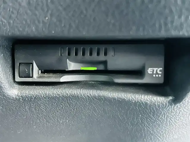 トヨタ シエンタ G 岡山県 2017(平29)年 13.2万km ブラックマイカ (株)IDOMが運営する【じしゃロン岡山店】の自社ローン専用車両です。こちらは現金またはオートローンご利用時の価格です。 自社ローンご希望の方は別途その旨お申し付け下さい/・プッシュスタート/・純正ナビ（TV、CD/DVD/BT）/・両側パワスラ/・ETC/・バックカメラ