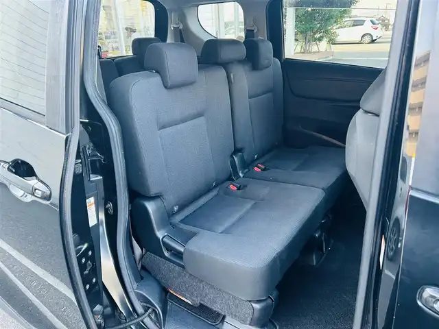 トヨタ シエンタ G 岡山県 2017(平29)年 13.2万km ブラックマイカ (株)IDOMが運営する【じしゃロン岡山店】の自社ローン専用車両です。こちらは現金またはオートローンご利用時の価格です。 自社ローンご希望の方は別途その旨お申し付け下さい/・プッシュスタート/・純正ナビ（TV、CD/DVD/BT）/・両側パワスラ/・ETC/・バックカメラ