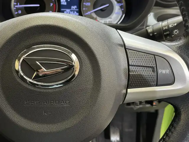 ダイハツ キャスト アクティバ G ターボ SAⅡ 岩手県 2015(平27)年 9.4万km フレッシュグリーンM ４WD/ターボ/カーボン調ホワイトデザインフィルムトップ/スマートアシスト２/衝突回避支援ブレーキ/車線逸脱警報/誤発進抑制機能/先行車発信お知らせ機能/ダウンヒルアシスト/横滑り防止装置/アイドリングストップ/オートエアコン/オートライト/LEDヘッドライト/LEDフォグライト/KENWOODナビ/バックカメラ/ETC/エンジンスターター/純正アルミホイール