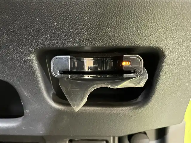 ダイハツ キャスト アクティバ G ターボ SAⅡ 岩手県 2015(平27)年 9.4万km フレッシュグリーンM ４WD/ターボ/カーボン調ホワイトデザインフィルムトップ/スマートアシスト２/衝突回避支援ブレーキ/車線逸脱警報/誤発進抑制機能/先行車発信お知らせ機能/ダウンヒルアシスト/横滑り防止装置/アイドリングストップ/オートエアコン/オートライト/LEDヘッドライト/LEDフォグライト/KENWOODナビ/バックカメラ/ETC/エンジンスターター/純正アルミホイール