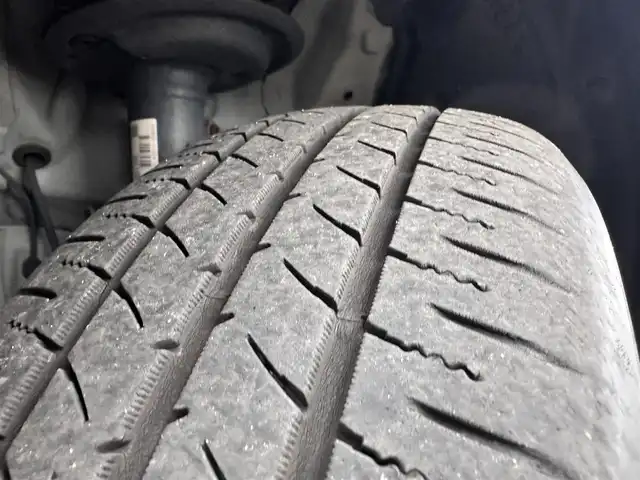 トヨタ アクア S 宮城県 2014(平26)年 8.2万km スーパーホワイトⅡ 社外ナビ（MDV-D708BTW）/・CD/DVD/・Bluetooth/・フルセグTV/前後ドライブレコーダー/ETC/キーレスエントリー（リモコンキー）/ヘッドライトレベライザー/電動格納ミラー/フロアマット/Wエアバッグ