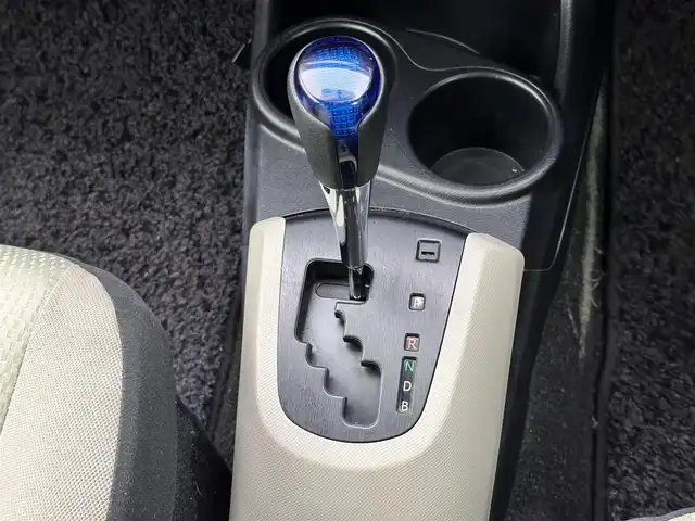 トヨタ アクア S 宮城県 2014(平26)年 8.2万km スーパーホワイトⅡ 社外ナビ（MDV-D708BTW）/・CD/DVD/・Bluetooth/・フルセグTV/前後ドライブレコーダー/ETC/キーレスエントリー（リモコンキー）/ヘッドライトレベライザー/電動格納ミラー/フロアマット/Wエアバッグ