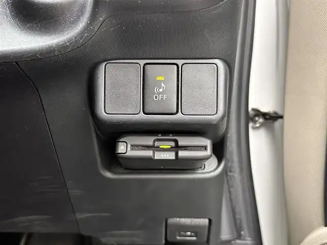 トヨタ アクア S 宮城県 2014(平26)年 8.2万km スーパーホワイトⅡ 社外ナビ（MDV-D708BTW）/・CD/DVD/・Bluetooth/・フルセグTV/前後ドライブレコーダー/ETC/キーレスエントリー（リモコンキー）/ヘッドライトレベライザー/電動格納ミラー/フロアマット/Wエアバッグ