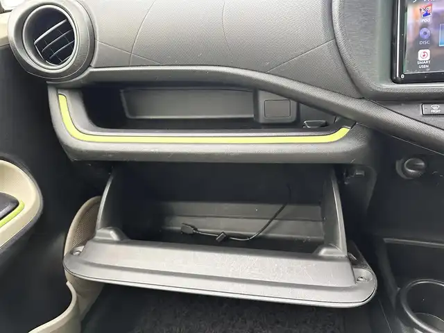 トヨタ アクア S 宮城県 2014(平26)年 8.2万km スーパーホワイトⅡ 社外ナビ（MDV-D708BTW）/・CD/DVD/・Bluetooth/・フルセグTV/前後ドライブレコーダー/ETC/キーレスエントリー（リモコンキー）/ヘッドライトレベライザー/電動格納ミラー/フロアマット/Wエアバッグ