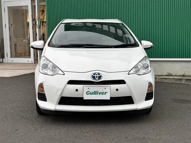 トヨタ アクア S 宮城県 2014(平26)年 8.2万km スーパーホワイトⅡ 社外ナビ（MDV-D708BTW）/・CD/DVD/・Bluetooth/・フルセグTV/前後ドライブレコーダー/ETC/キーレスエントリー（リモコンキー）/ヘッドライトレベライザー/電動格納ミラー/フロアマット/Wエアバッグ