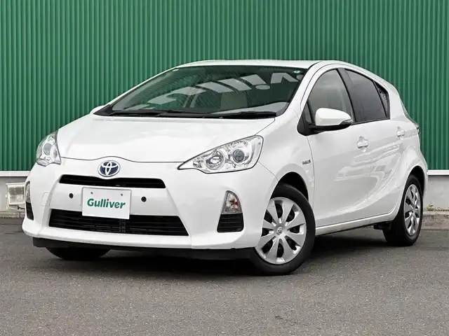 トヨタ アクア S 宮城県 2014(平26)年 8.2万km スーパーホワイトⅡ 社外ナビ（MDV-D708BTW）/・CD/DVD/・Bluetooth/・フルセグTV/前後ドライブレコーダー/ETC/キーレスエントリー（リモコンキー）/ヘッドライトレベライザー/電動格納ミラー/フロアマット/Wエアバッグ