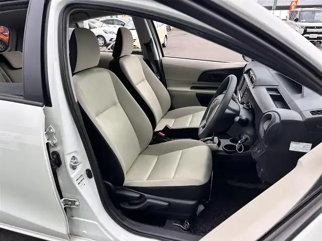 トヨタ アクア S 宮城県 2014(平26)年 8.2万km スーパーホワイトⅡ 社外ナビ（MDV-D708BTW）/・CD/DVD/・Bluetooth/・フルセグTV/前後ドライブレコーダー/ETC/キーレスエントリー（リモコンキー）/ヘッドライトレベライザー/電動格納ミラー/フロアマット/Wエアバッグ