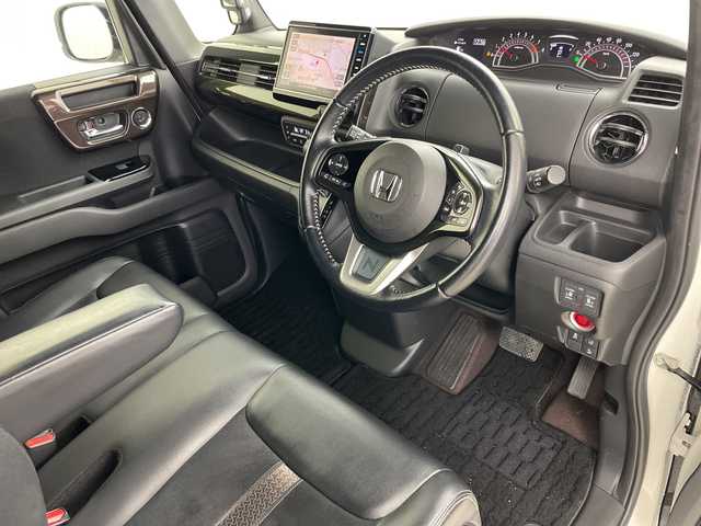 ホンダ Ｎ ＢＯＸ カスタム G L ターボ ホンダセンシング 道央・札幌 2018(平30)年 4.7万km プラチナホワイトパール ・4WD/・純正8インチナビ&CD&DVD&SD&BT&TV/・両側パワースライドドア/・バックカメラ/・ホンダセンシング/・レーダークルーズコントロール/・コーナーセンサー/・純正ドライブレコーダー/・ビルトインETC/・前席シートヒーター/・ハーフレザーシート/・電動格納ミラー/・ドアミラーヒーター/・LEDヘッドライト/・オートライト/・オートマチックハイビーム/・スマートキー/・純正エンジンスターター