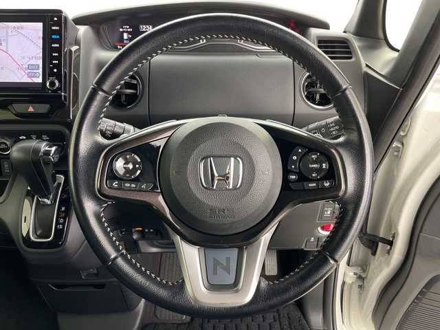 ホンダ Ｎ ＢＯＸ カスタム G L ターボ ホンダセンシング 道央・札幌 2018(平30)年 4.7万km プラチナホワイトパール ・4WD/・純正8インチナビ&CD&DVD&SD&BT&TV/・両側パワースライドドア/・バックカメラ/・ホンダセンシング/・レーダークルーズコントロール/・コーナーセンサー/・純正ドライブレコーダー/・ビルトインETC/・前席シートヒーター/・ハーフレザーシート/・電動格納ミラー/・ドアミラーヒーター/・LEDヘッドライト/・オートライト/・オートマチックハイビーム/・スマートキー/・純正エンジンスターター