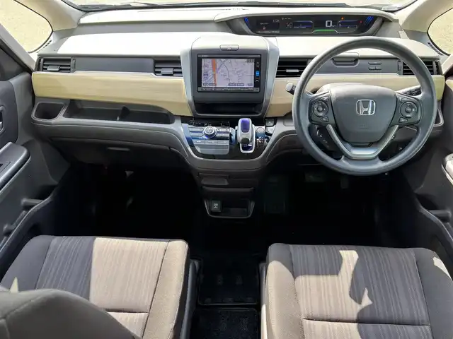 ホンダ フリード ハイブリット G ホンダセンシング 福岡県 2016(平28)年 9.2万km ホワイトオーキッドパール プッシュスタートボタン/スマートキー/クルーズコントロール/前方ドライブレコーダー/純正フロアマット/両側パワースライドドア/LEDヘッドライト/衝突軽減ブレーキ/Bluetoothオーディオ/バックカメラ/純正フロアマット