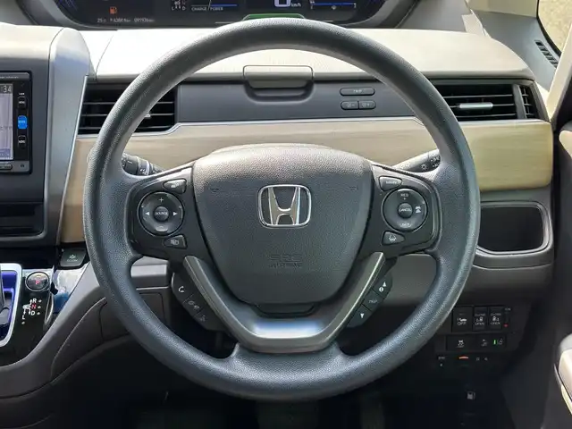 ホンダ フリード ハイブリット G ホンダセンシング 福岡県 2016(平28)年 9.2万km ホワイトオーキッドパール プッシュスタートボタン/スマートキー/クルーズコントロール/前方ドライブレコーダー/純正フロアマット/両側パワースライドドア/LEDヘッドライト/衝突軽減ブレーキ/Bluetoothオーディオ/バックカメラ/純正フロアマット