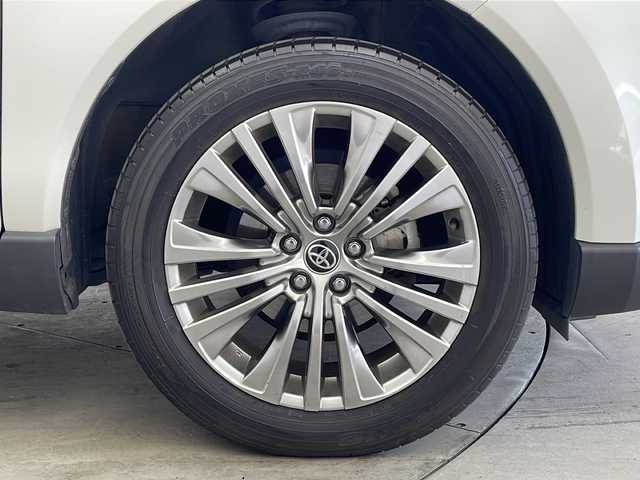 トヨタ ハリアー Z 兵庫県 2022(令4)年 3.6万km ホワイトパールクリスタルシャイン ・純正12.3インチディスプレイオーディオ/（TV・BT・USB・AUX・Miracast）/・全方位カメラ/・ビルトインETC2.0/・全方位ドライブレコーダー/・JBLプレミアムサウンドシステム/・調光パノラマガラスルーフ/・寒冷地仕様車/・レーダークルーズコントロール/・レーントレーシングアシスト/・プリクラッシュセーフティ/・クリアランスソナー/・ブラインドスポットモニター/・リヤクロストラフィックアラート/・パーキングサポートブレーキ/・ヘッドアップディスプレイ/・ロードサインアシスト/・パワーバックドア/・先行者発進告知/・リヤシートリマインダー/・横滑り防止装置/・オートマチックハイビーム/・LEDオートライト/・フォグランプ/・パワーシート/・ハーフレザー/・デジタルインナーミラー/・ステアリングリモコン/・電動パーキングブレーキ/・ブレーキホールド/・MTモード付AT/・純正19インチアルミホイール/・フロアマット/・電動格納ミラー/・オールオートパワーウィンドウ/・スマートキー/・スペアキー/・プッシュスタート/・W＋サイドエアバック/・カーテンエアバック