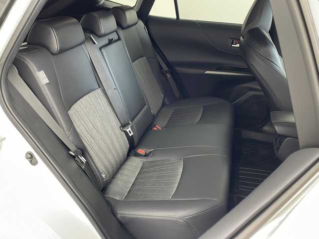 トヨタ ハリアー Z 兵庫県 2022(令4)年 3.6万km ホワイトパールクリスタルシャイン ・純正12.3インチディスプレイオーディオ/（TV・BT・USB・AUX・Miracast）/・全方位カメラ/・ビルトインETC2.0/・全方位ドライブレコーダー/・JBLプレミアムサウンドシステム/・調光パノラマガラスルーフ/・寒冷地仕様車/・レーダークルーズコントロール/・レーントレーシングアシスト/・プリクラッシュセーフティ/・クリアランスソナー/・ブラインドスポットモニター/・リヤクロストラフィックアラート/・パーキングサポートブレーキ/・ヘッドアップディスプレイ/・ロードサインアシスト/・パワーバックドア/・先行者発進告知/・リヤシートリマインダー/・横滑り防止装置/・オートマチックハイビーム/・LEDオートライト/・フォグランプ/・パワーシート/・ハーフレザー/・デジタルインナーミラー/・ステアリングリモコン/・電動パーキングブレーキ/・ブレーキホールド/・MTモード付AT/・純正19インチアルミホイール/・フロアマット/・電動格納ミラー/・オールオートパワーウィンドウ/・スマートキー/・スペアキー/・プッシュスタート/・W＋サイドエアバック/・カーテンエアバック