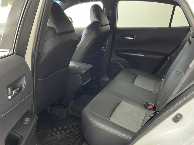 トヨタ ハリアー Z 兵庫県 2022(令4)年 3.6万km ホワイトパールクリスタルシャイン ・純正12.3インチディスプレイオーディオ/（TV・BT・USB・AUX・Miracast）/・全方位カメラ/・ビルトインETC2.0/・全方位ドライブレコーダー/・JBLプレミアムサウンドシステム/・調光パノラマガラスルーフ/・寒冷地仕様車/・レーダークルーズコントロール/・レーントレーシングアシスト/・プリクラッシュセーフティ/・クリアランスソナー/・ブラインドスポットモニター/・リヤクロストラフィックアラート/・パーキングサポートブレーキ/・ヘッドアップディスプレイ/・ロードサインアシスト/・パワーバックドア/・先行者発進告知/・リヤシートリマインダー/・横滑り防止装置/・オートマチックハイビーム/・LEDオートライト/・フォグランプ/・パワーシート/・ハーフレザー/・デジタルインナーミラー/・ステアリングリモコン/・電動パーキングブレーキ/・ブレーキホールド/・MTモード付AT/・純正19インチアルミホイール/・フロアマット/・電動格納ミラー/・オールオートパワーウィンドウ/・スマートキー/・スペアキー/・プッシュスタート/・W＋サイドエアバック/・カーテンエアバック