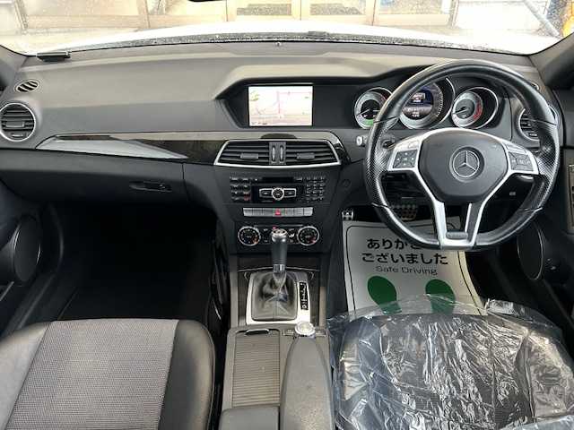 メルセデス・ベンツ Ｃ２００ アバンギャルド 道東・釧路十勝 2013(平25)年 7.2万km ポーラホワイト 純正ナビ/バックカメラ/クルーズコントロール/HIDヘッドライト/フォグライト/革巻きステアリング/ハーフレザーシート/前席パワーシート（運転席メモリー機能付き）/純正フロアマット/ドアバイザー/リモコンキー/取扱説明書/保証書/純正16インチアルミホイール