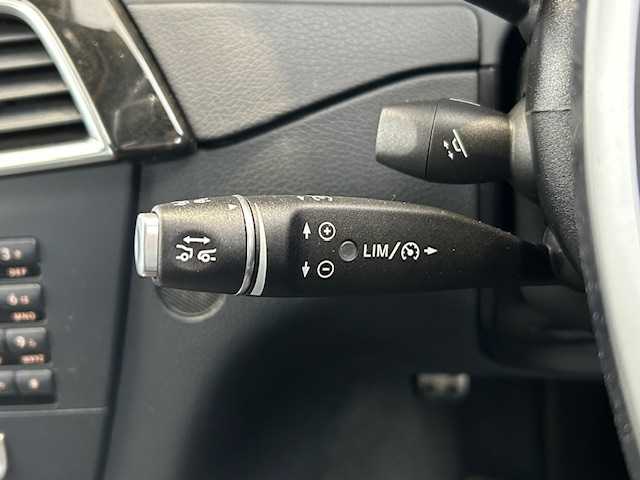 メルセデス・ベンツ Ｃ２００ アバンギャルド 道東・釧路十勝 2013(平25)年 7.2万km ポーラホワイト 純正ナビ/バックカメラ/クルーズコントロール/HIDヘッドライト/フォグライト/革巻きステアリング/ハーフレザーシート/前席パワーシート（運転席メモリー機能付き）/純正フロアマット/ドアバイザー/リモコンキー/取扱説明書/保証書/純正16インチアルミホイール