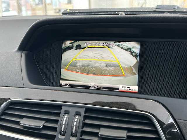 メルセデス・ベンツ Ｃ２００ アバンギャルド 道東・釧路十勝 2013(平25)年 7.2万km ポーラホワイト 純正ナビ/バックカメラ/クルーズコントロール/HIDヘッドライト/フォグライト/革巻きステアリング/ハーフレザーシート/前席パワーシート（運転席メモリー機能付き）/純正フロアマット/ドアバイザー/リモコンキー/取扱説明書/保証書/純正16インチアルミホイール