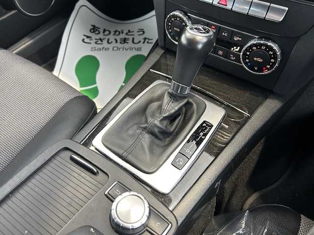 メルセデス・ベンツ Ｃ２００ アバンギャルド 道東・釧路十勝 2013(平25)年 7.2万km ポーラホワイト 純正ナビ/バックカメラ/クルーズコントロール/HIDヘッドライト/フォグライト/革巻きステアリング/ハーフレザーシート/前席パワーシート（運転席メモリー機能付き）/純正フロアマット/ドアバイザー/リモコンキー/取扱説明書/保証書/純正16インチアルミホイール