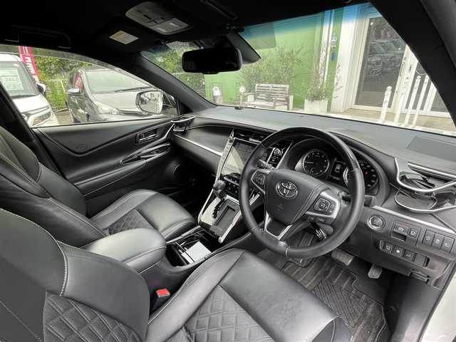 トヨタ ハリアー プログレス 大阪府 2019(平31)年 4.5万km ホワイトパールクリスタルシャイン 禁煙車/TRDエアロ/JBLサウンド/ハーフレザーシート/純正9インチナビ（Bluetooth・フルセグ・CD/DVD・USB）/全方位カメラ/ビルトインETC2.0/前方ドラレコ/パワーバックドア/LEDヘッドライト/クリアランスソナー/トヨタセーフティセンス/・プリクラッシュセーフティシステム/・レーダークルーズコントロール/ウッドコンビステアリング/100V電源/プッシュスタート/スマートキー/保証書付整備手帳/取扱説明書