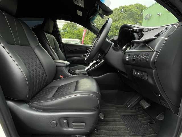 トヨタ ハリアー プログレス 大阪府 2019(平31)年 4.5万km ホワイトパールクリスタルシャイン 禁煙車/TRDエアロ/JBLサウンド/ハーフレザーシート/純正9インチナビ（Bluetooth・フルセグ・CD/DVD・USB）/全方位カメラ/ビルトインETC2.0/前方ドラレコ/パワーバックドア/LEDヘッドライト/クリアランスソナー/トヨタセーフティセンス/・プリクラッシュセーフティシステム/・レーダークルーズコントロール/ウッドコンビステアリング/100V電源/プッシュスタート/スマートキー/保証書付整備手帳/取扱説明書