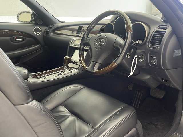 レクサス ＳＣ 430 沖縄県 2006(平18)年 11.6万km ブラキッシュレッドマイカ 社外ナビ(AVCI-RZ821-D)/（AM／FM／IPOD／BT）/フルセグTV　/横滑り防止装置/盗難防止装置　/本革シート　/マークレビンソン　/ビルトインＥＴＣ　/ＡＦＳ　/クルーズコントロール/オートエアコン/オートライト　/シートメモリー/純正１８インチアルミホイール　/純正フロアマット/バックカメラ/パワーステアリング/パワーウィンドウ/オープンカー/MTモード付AT