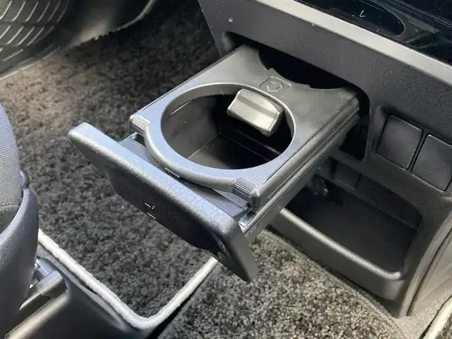 トヨタ ヴォクシー ZS 煌Ⅱ 静岡県 2020(令2)年 1.1万km ホワイトパールクリスタルシャイン セーフティセンス/純正9型SDナビ（NSZT-Y68T）/   AM FM CD DVD Bluetooth SD SDREC/フルセグTV/バックカメラ/ETC/純正12.1型後席ディスプレイ/両側パワースライドドア/クルーズコントロール/前後クリアランスソナー/LEDヘッドライト/ウォークスルー/リアロールサンシェード/純正フロアマット/純正アルミホイール/スマートキー×2本/ドライブレコーダー