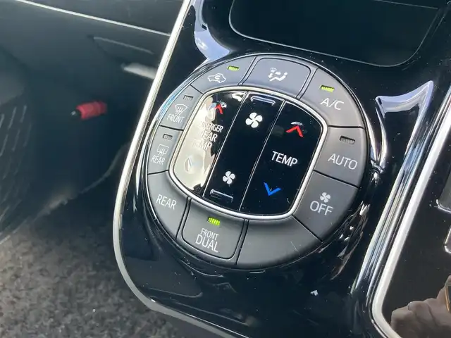 トヨタ ヴォクシー ZS 煌Ⅱ 静岡県 2020(令2)年 1.1万km ホワイトパールクリスタルシャイン セーフティセンス/純正9型SDナビ（NSZT-Y68T）/   AM FM CD DVD Bluetooth SD SDREC/フルセグTV/バックカメラ/ETC/純正12.1型後席ディスプレイ/両側パワースライドドア/クルーズコントロール/前後クリアランスソナー/LEDヘッドライト/ウォークスルー/リアロールサンシェード/純正フロアマット/純正アルミホイール/スマートキー×2本/ドライブレコーダー