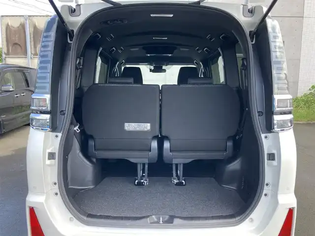 トヨタ ヴォクシー ZS 煌Ⅱ 静岡県 2020(令2)年 1.1万km ホワイトパールクリスタルシャイン セーフティセンス/純正9型SDナビ（NSZT-Y68T）/   AM FM CD DVD Bluetooth SD SDREC/フルセグTV/バックカメラ/ETC/純正12.1型後席ディスプレイ/両側パワースライドドア/クルーズコントロール/前後クリアランスソナー/LEDヘッドライト/ウォークスルー/リアロールサンシェード/純正フロアマット/純正アルミホイール/スマートキー×2本/ドライブレコーダー