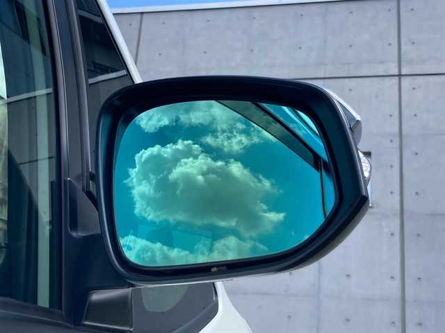 トヨタ ヴォクシー ZS 煌Ⅱ 静岡県 2020(令2)年 1.1万km ホワイトパールクリスタルシャイン セーフティセンス/純正9型SDナビ（NSZT-Y68T）/   AM FM CD DVD Bluetooth SD SDREC/フルセグTV/バックカメラ/ETC/純正12.1型後席ディスプレイ/両側パワースライドドア/クルーズコントロール/前後クリアランスソナー/LEDヘッドライト/ウォークスルー/リアロールサンシェード/純正フロアマット/純正アルミホイール/スマートキー×2本/ドライブレコーダー