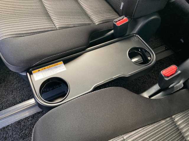 トヨタ ヴォクシー ZS 煌Ⅱ 静岡県 2020(令2)年 1.1万km ホワイトパールクリスタルシャイン セーフティセンス/純正9型SDナビ（NSZT-Y68T）/   AM FM CD DVD Bluetooth SD SDREC/フルセグTV/バックカメラ/ETC/純正12.1型後席ディスプレイ/両側パワースライドドア/クルーズコントロール/前後クリアランスソナー/LEDヘッドライト/ウォークスルー/リアロールサンシェード/純正フロアマット/純正アルミホイール/スマートキー×2本/ドライブレコーダー