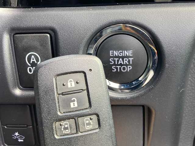 トヨタ ヴォクシー ZS 煌Ⅱ 静岡県 2020(令2)年 1.1万km ホワイトパールクリスタルシャイン セーフティセンス/純正9型SDナビ（NSZT-Y68T）/   AM FM CD DVD Bluetooth SD SDREC/フルセグTV/バックカメラ/ETC/純正12.1型後席ディスプレイ/両側パワースライドドア/クルーズコントロール/前後クリアランスソナー/LEDヘッドライト/ウォークスルー/リアロールサンシェード/純正フロアマット/純正アルミホイール/スマートキー×2本/ドライブレコーダー